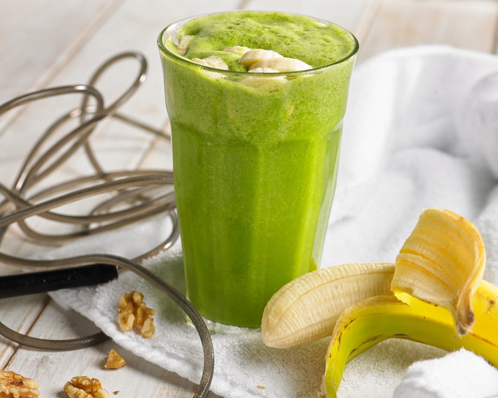 BANANA, ALMONDS AND SPINACH SMOOTHIE