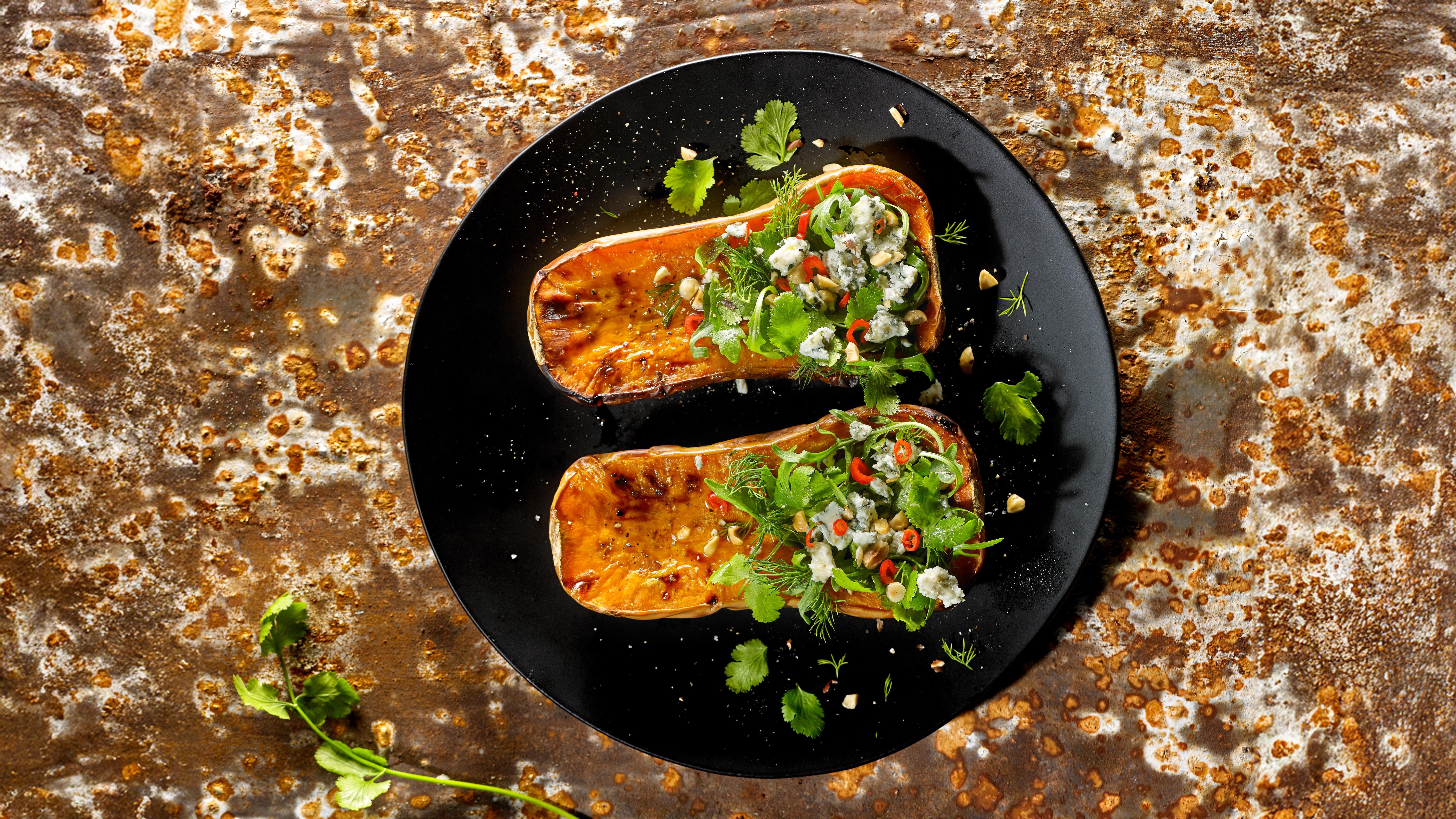 Calabaza rellena con queso roquefort, avellanas y Elixir Focus