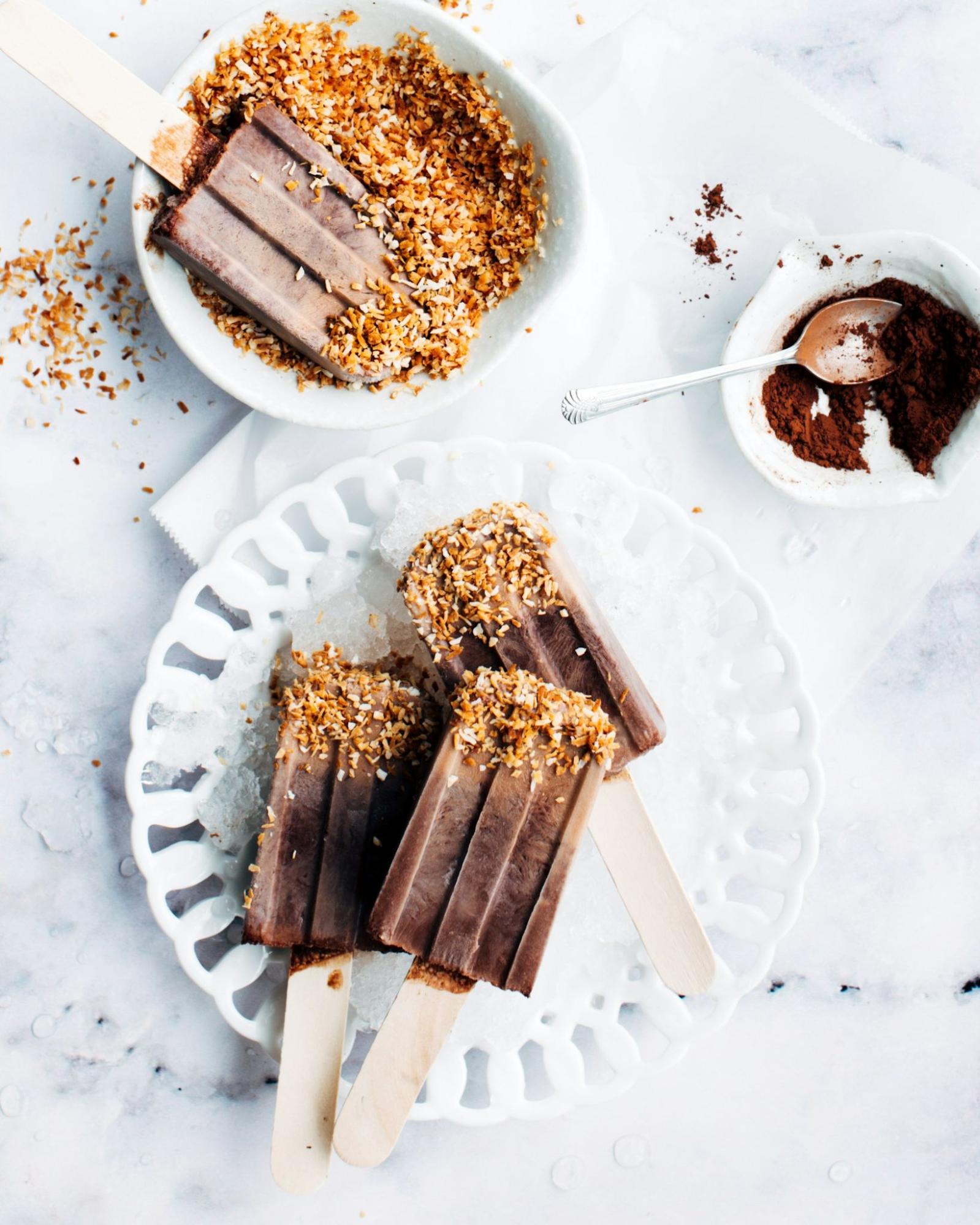 Polos helados de café Power Up Cokare con coco y chocolate